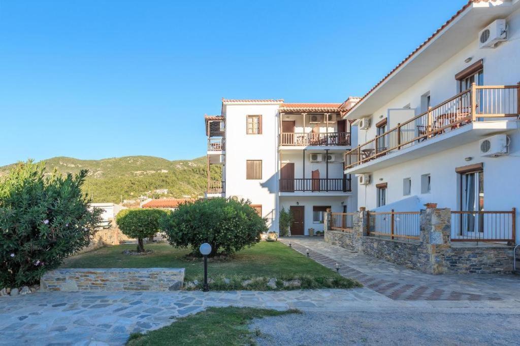 Nikolaos Studios Apartments Skopelos Buitenkant foto
